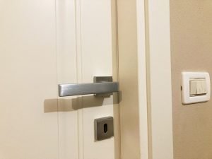 maniglie porte di casa: sicurezza bimbo