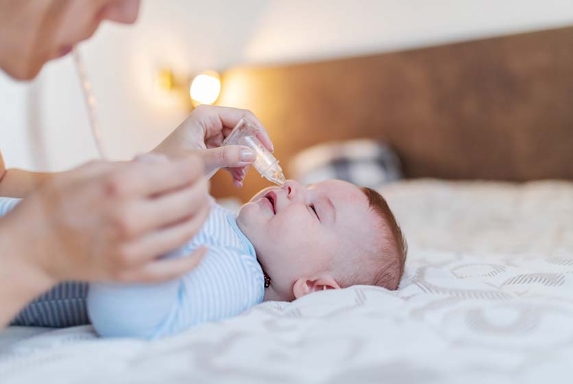 Come pulire il naso chiuso del bambino