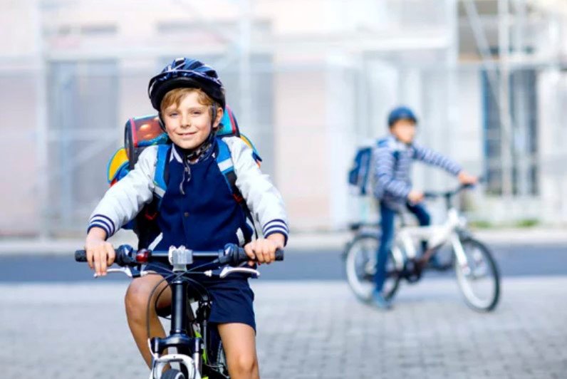 Normativa sull'uso del casco bici per i bambini